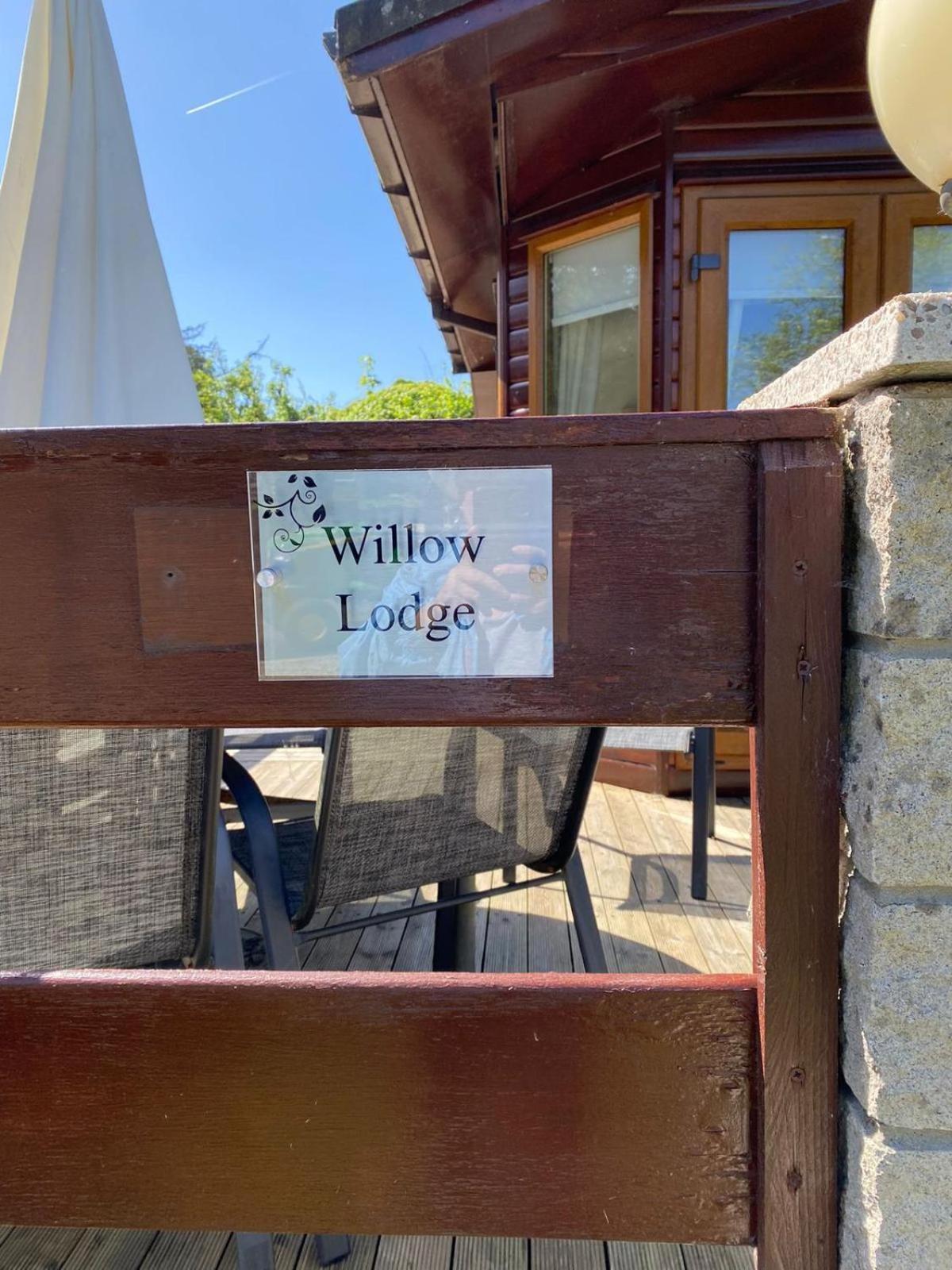 באלוך Walled Garden Lodges Loch Lomond מראה חיצוני תמונה