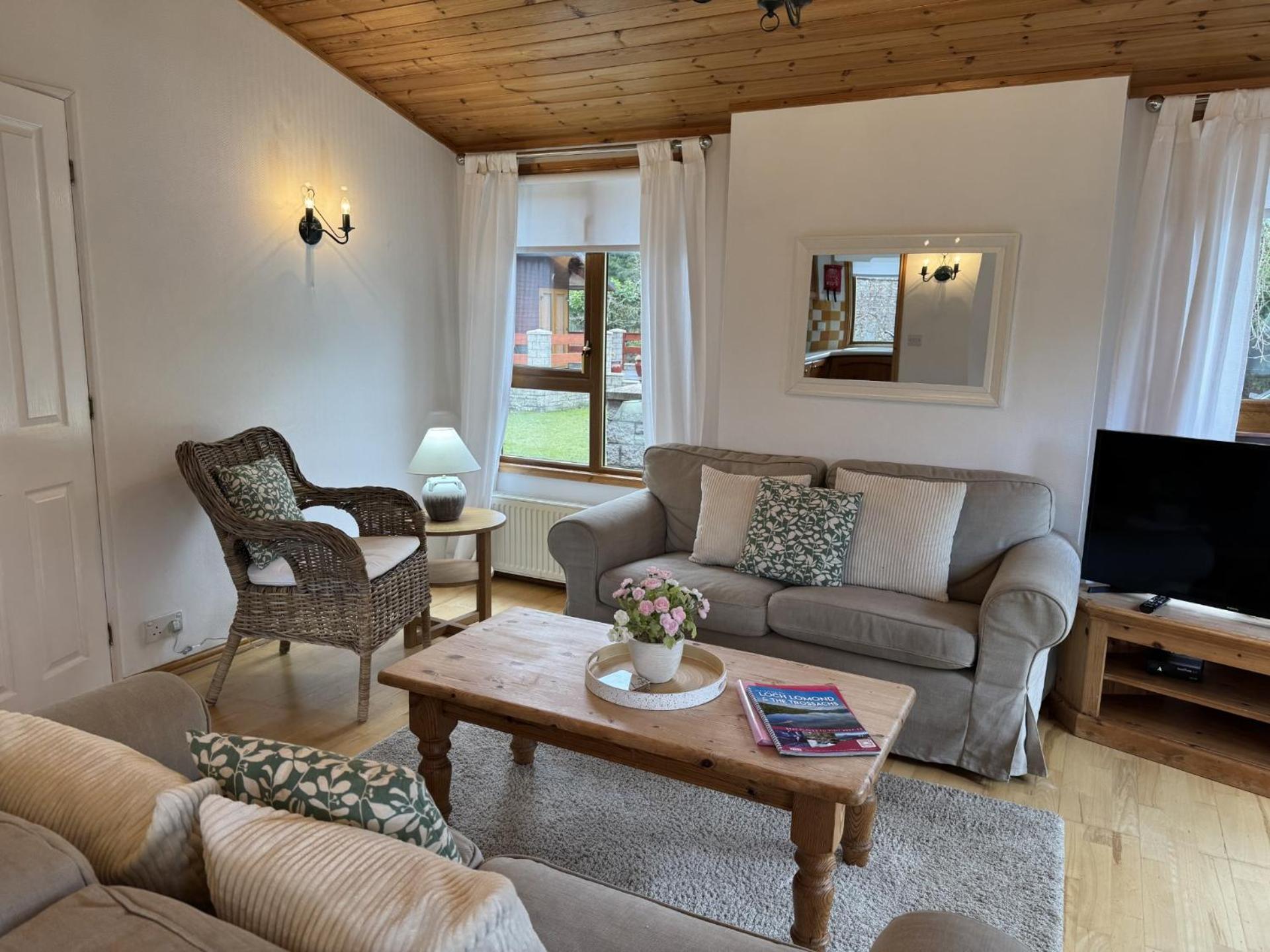 באלוך Walled Garden Lodges Loch Lomond מראה חיצוני תמונה