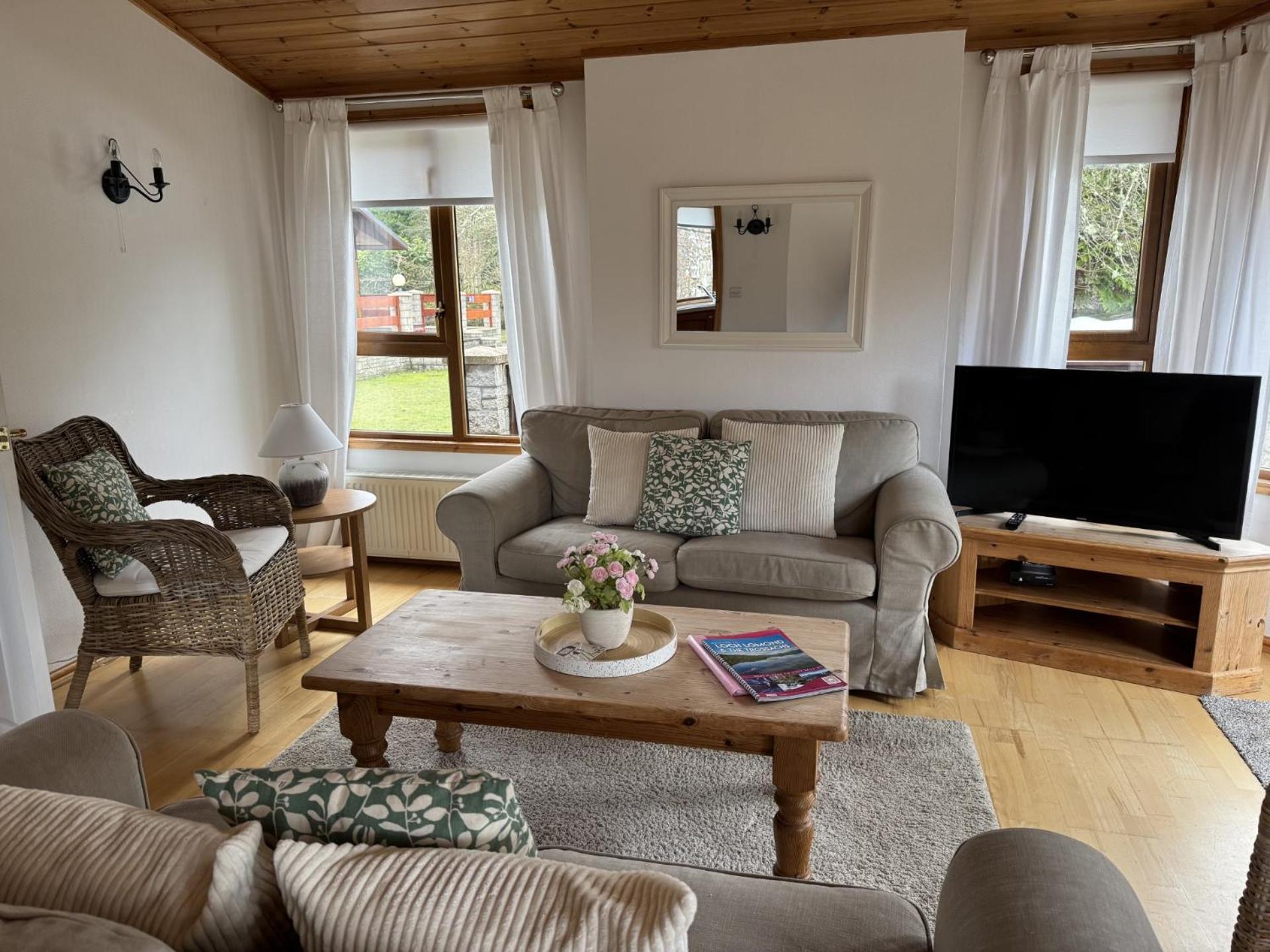 באלוך Walled Garden Lodges Loch Lomond מראה חיצוני תמונה